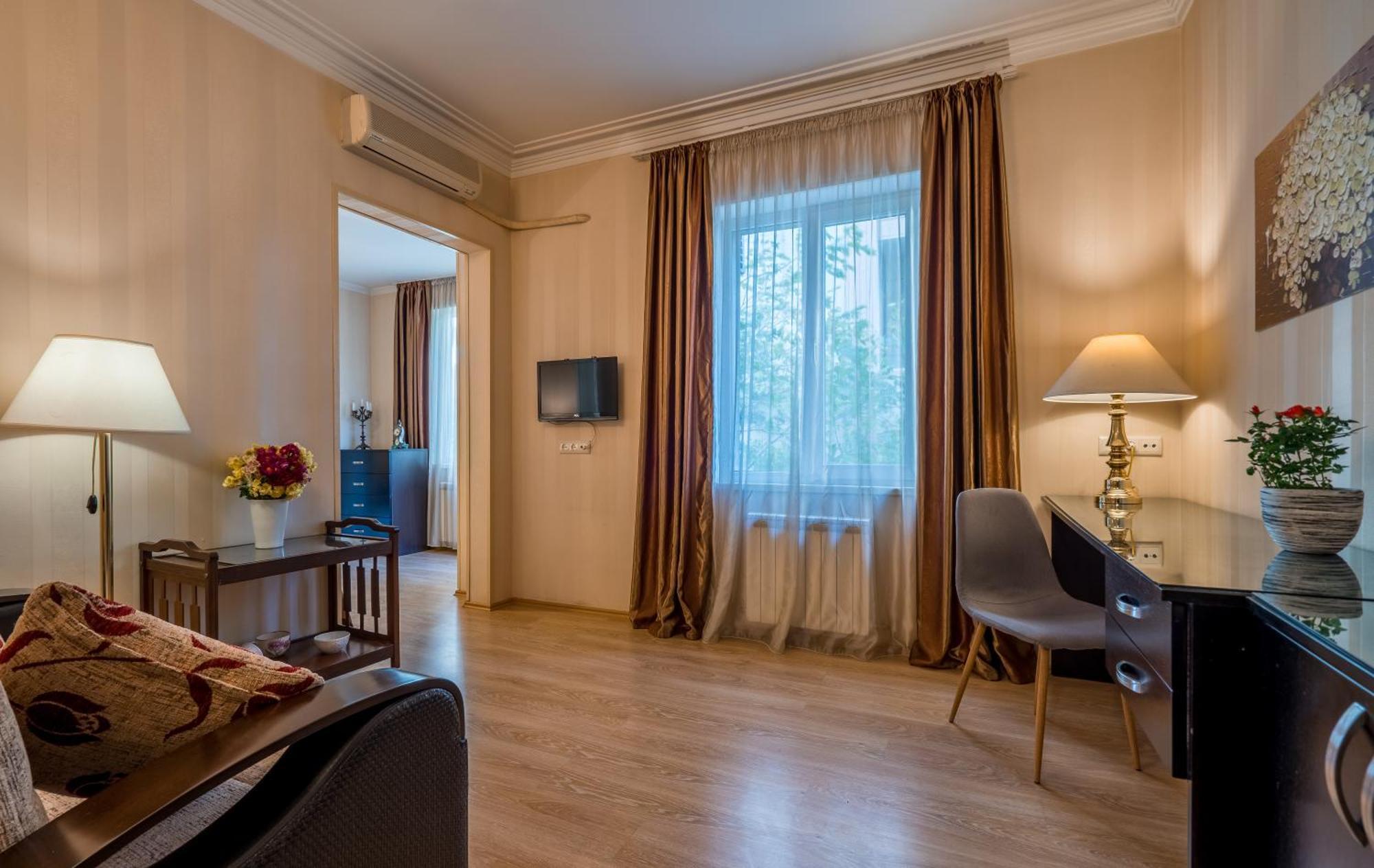 Iliani Hotel Tbilisi Ngoại thất bức ảnh